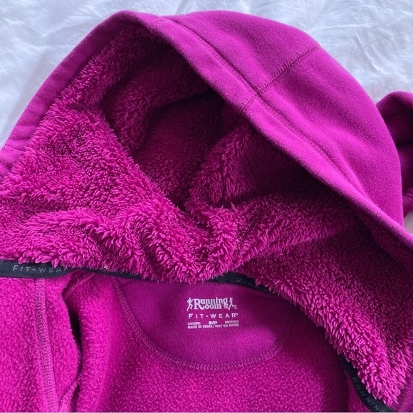 Running Room Fit Wear fuscia pink/purple thick cotton hoodie. Size S - Picture 9 of 10